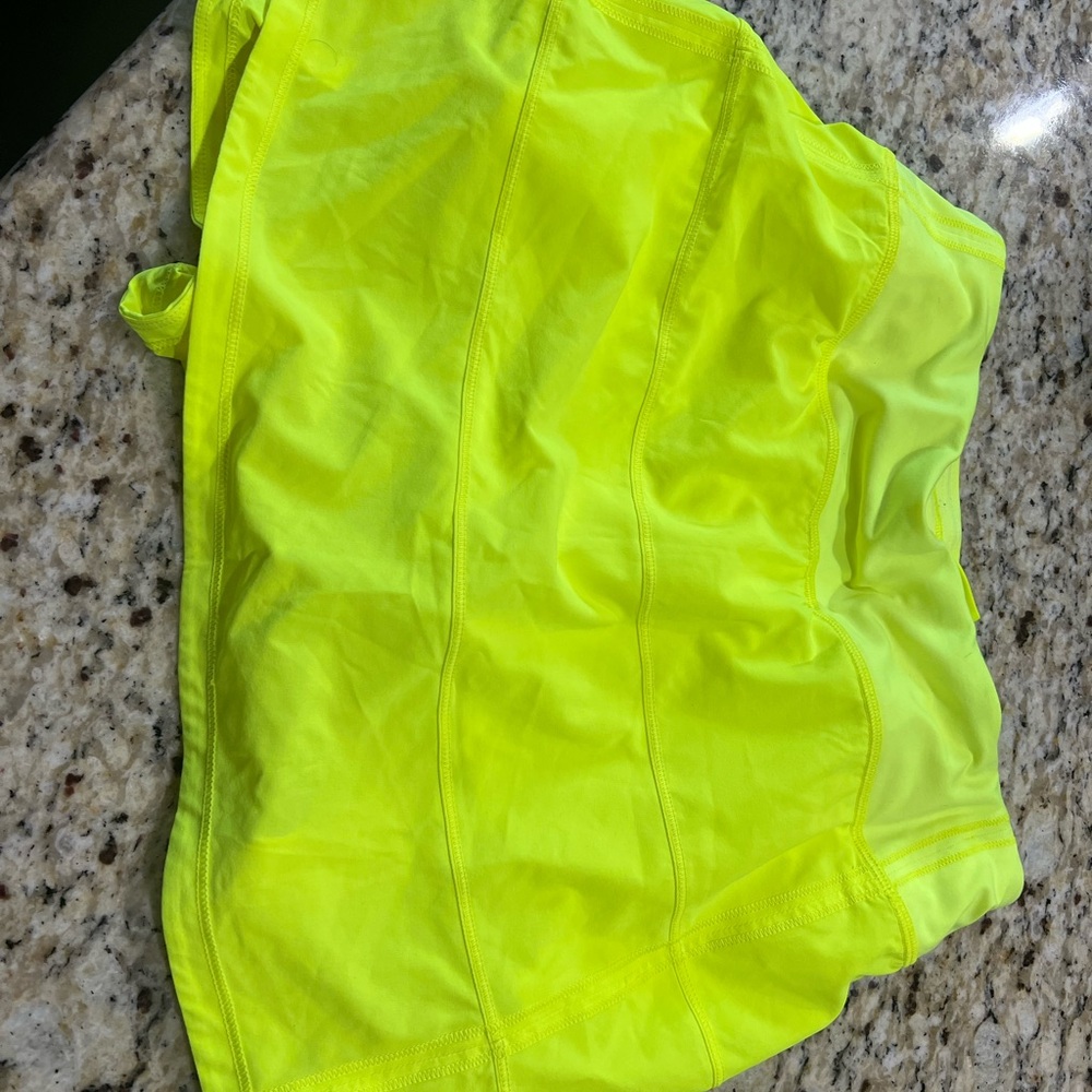 lululemon like new size 4 Neon Yellow Skort